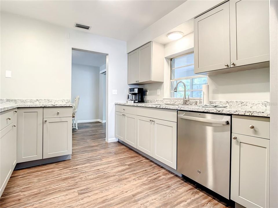 Active With Contract: $289,900 (3 beds, 2 baths, 1356 Square Feet)