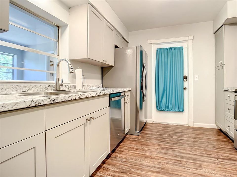 For Sale: $299,900 (3 beds, 2 baths, 1356 Square Feet)