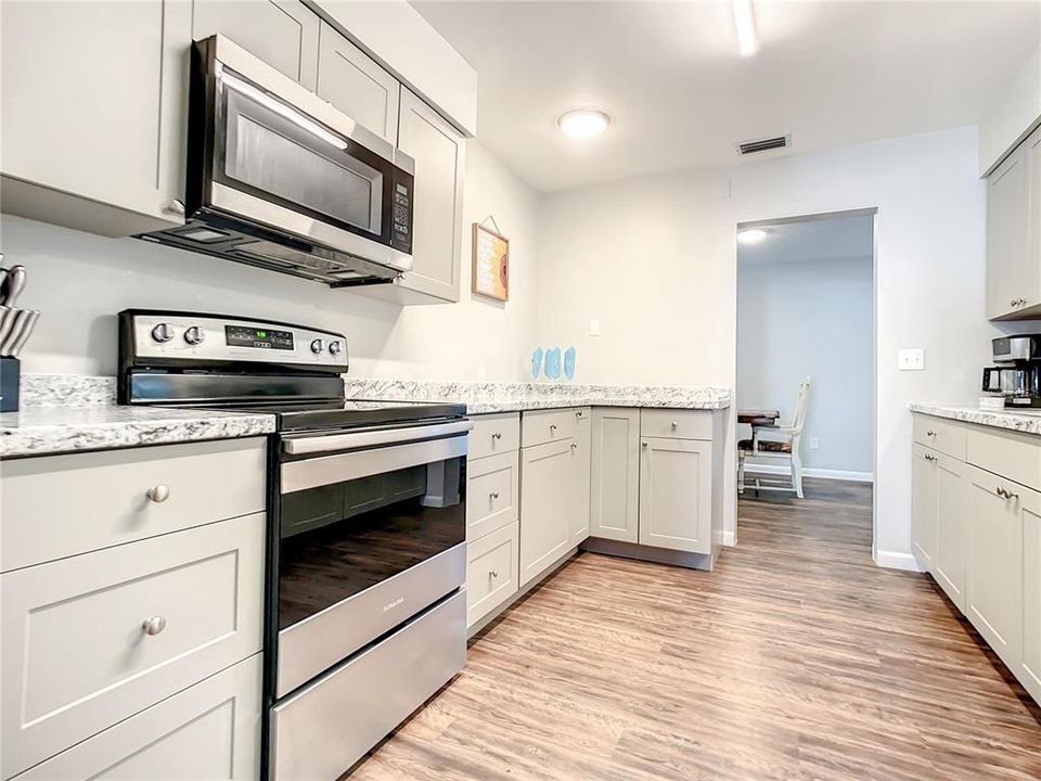 For Sale: $299,900 (3 beds, 2 baths, 1356 Square Feet)