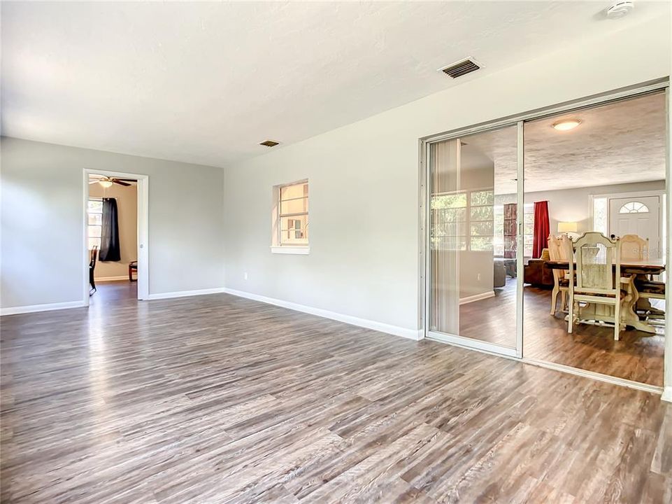 Active With Contract: $289,900 (3 beds, 2 baths, 1356 Square Feet)