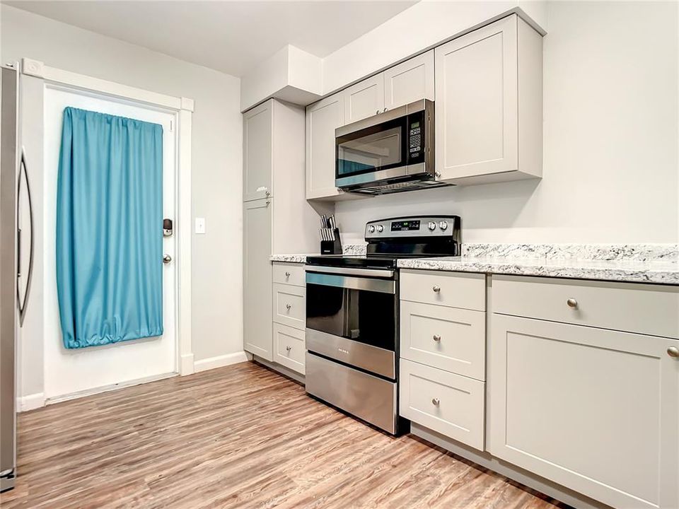 For Sale: $299,900 (3 beds, 2 baths, 1356 Square Feet)