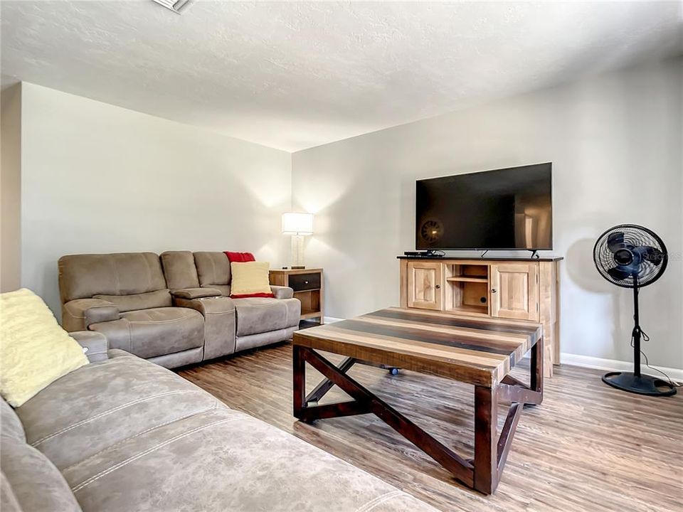 Active With Contract: $289,900 (3 beds, 2 baths, 1356 Square Feet)