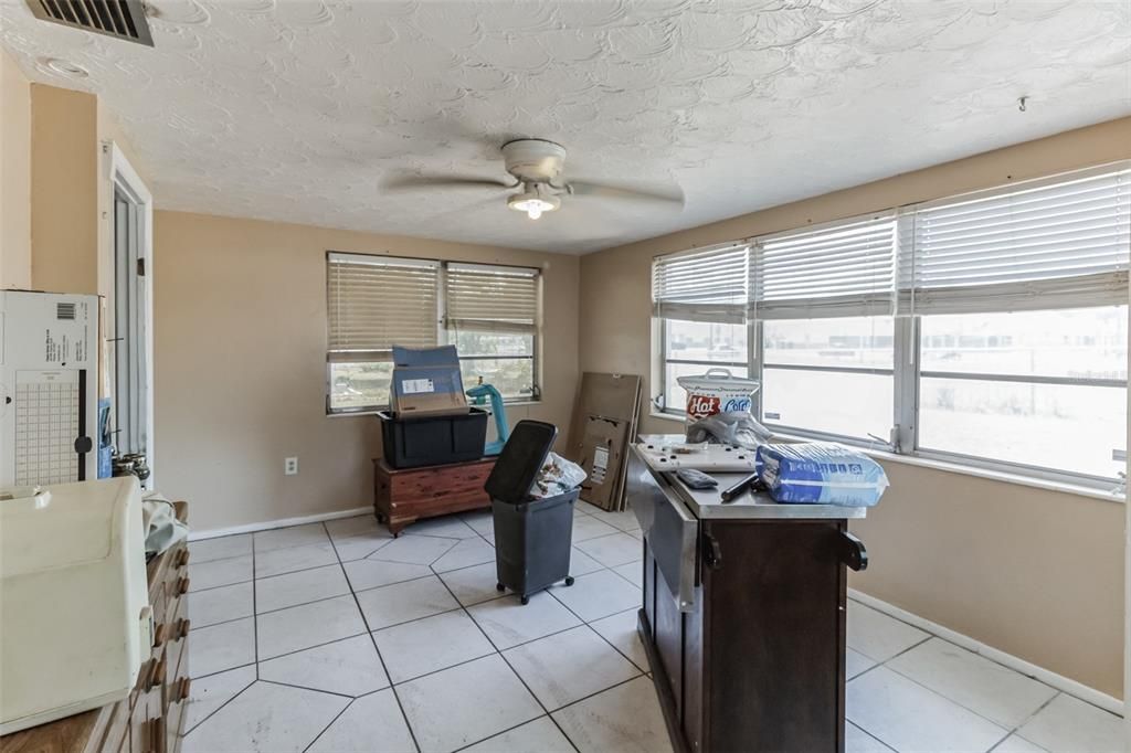 Active With Contract: $159,000 (2 beds, 1 baths, 1080 Square Feet)