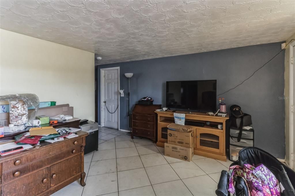 Active With Contract: $159,000 (2 beds, 1 baths, 1080 Square Feet)