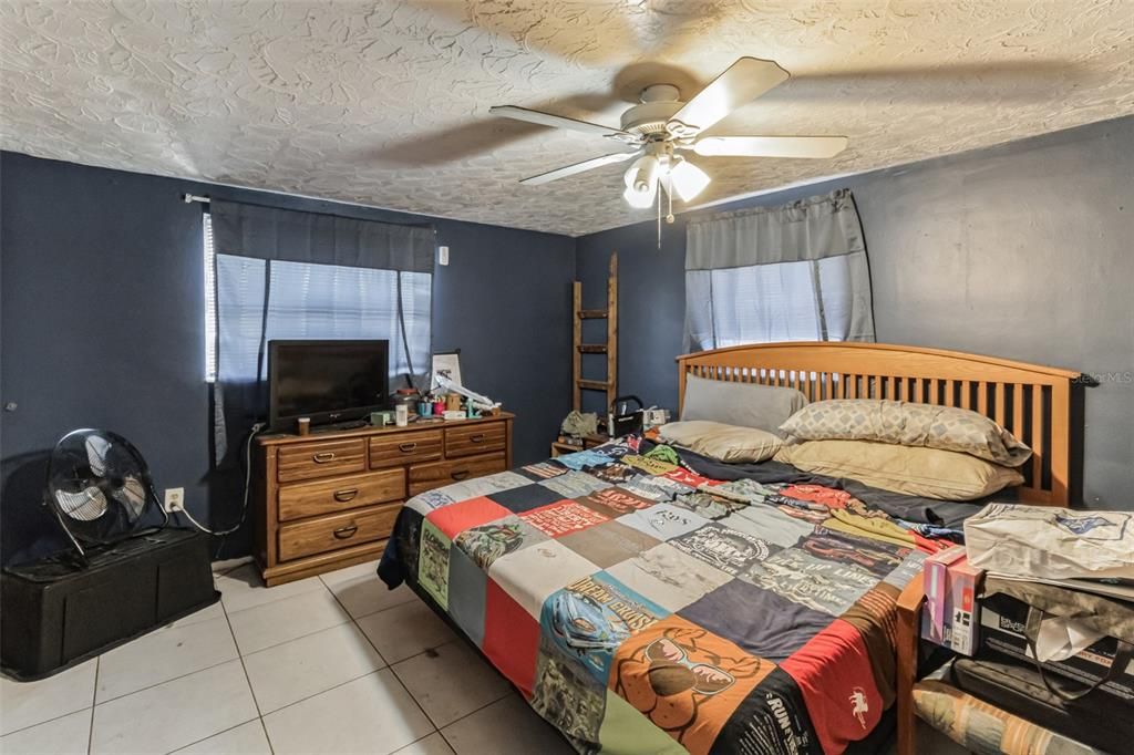 Active With Contract: $159,000 (2 beds, 1 baths, 1080 Square Feet)