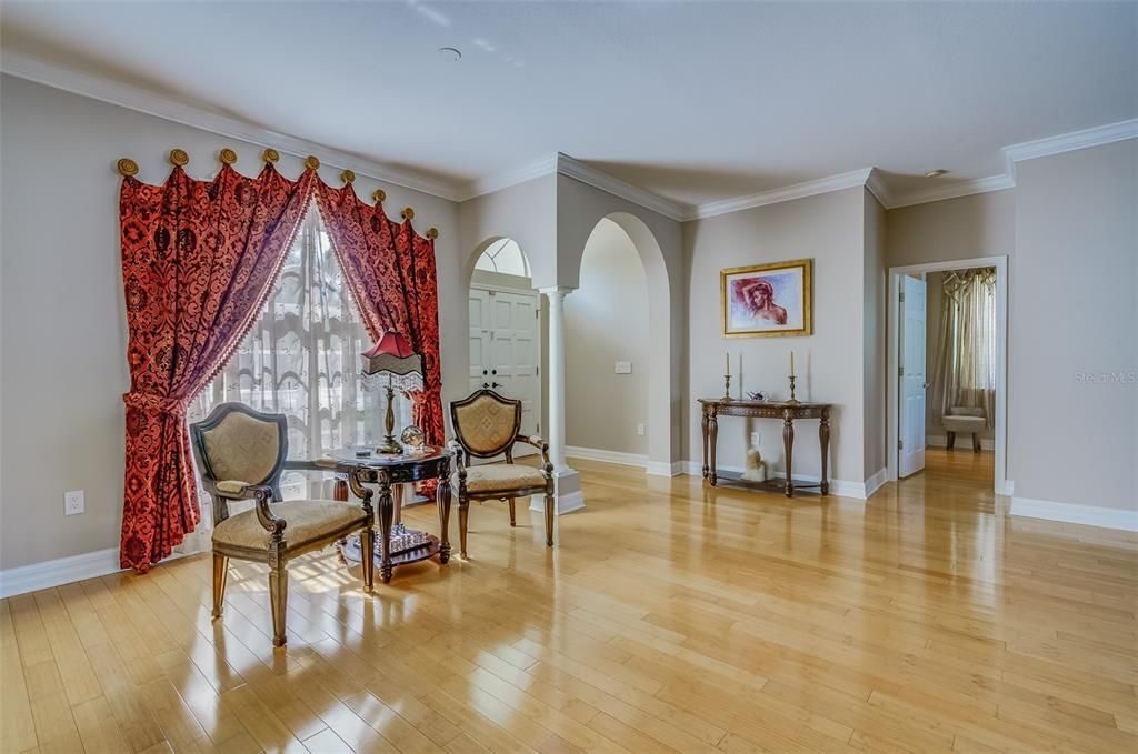 Dining room, sliders to pool