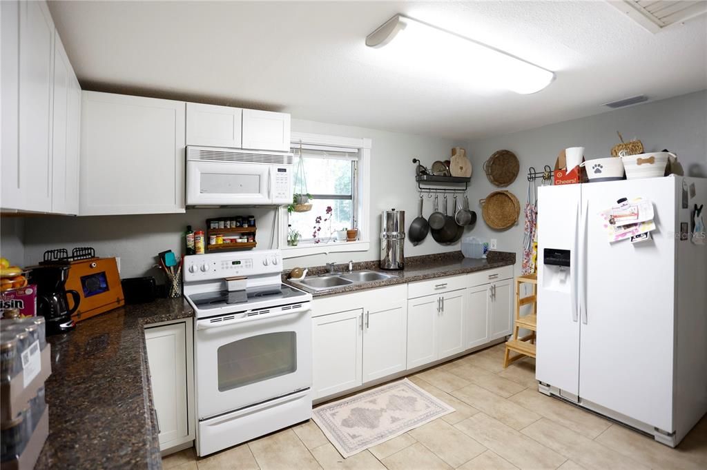 For Sale: $330,000 (3 beds, 2 baths, 1400 Square Feet)