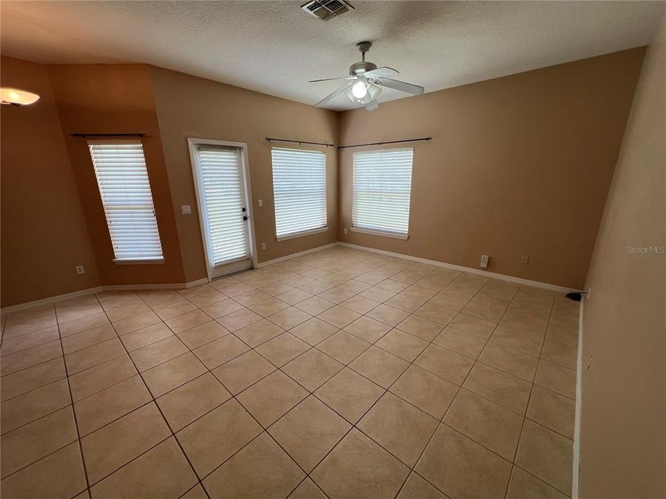 For Rent: $2,395 (3 beds, 2 baths, 1739 Square Feet)