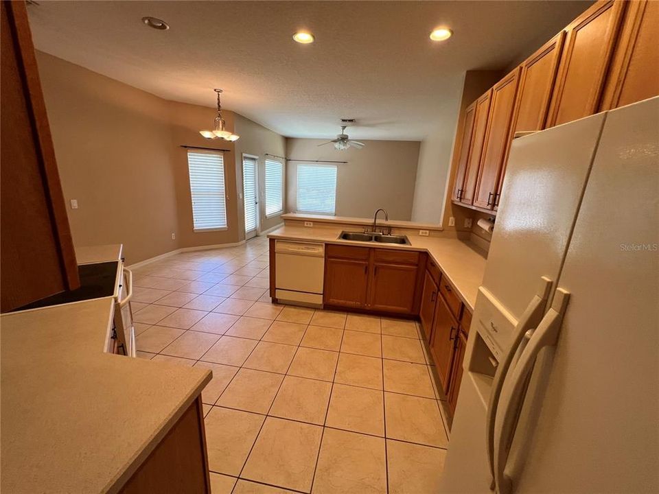 For Rent: $2,395 (3 beds, 2 baths, 1739 Square Feet)