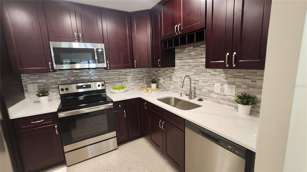 Kitchen with Calacatta granite