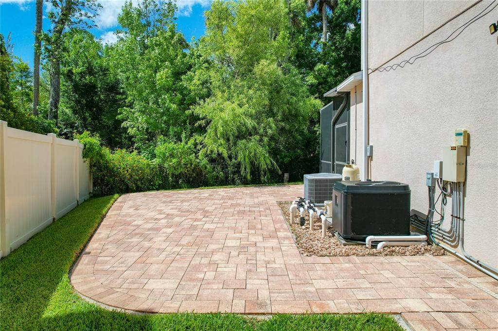 Side Patio and privacy fenced yard