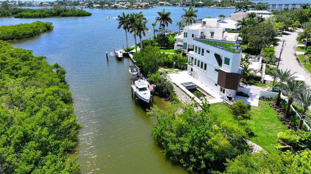 Active With Contract: $6,500,000 (4 beds, 3 baths, 3069 Square Feet)