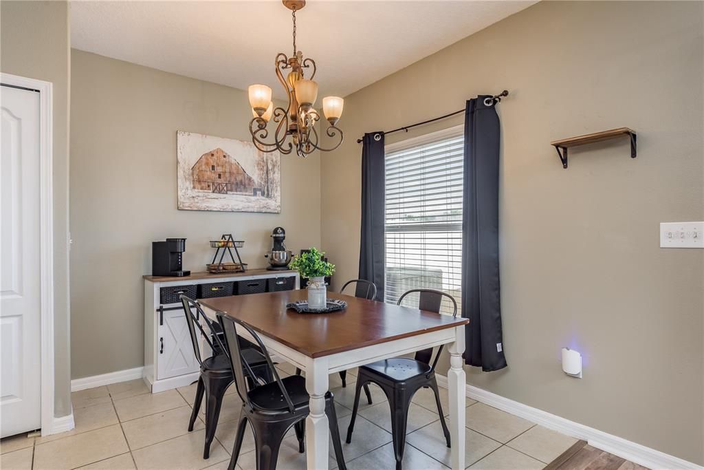 For Sale: $375,000 (4 beds, 2 baths, 1799 Square Feet)