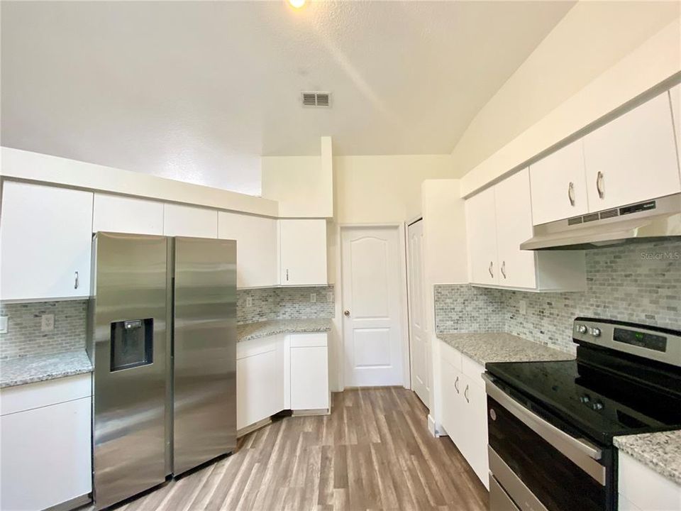 For Sale: $359,000 (3 beds, 2 baths, 1908 Square Feet)