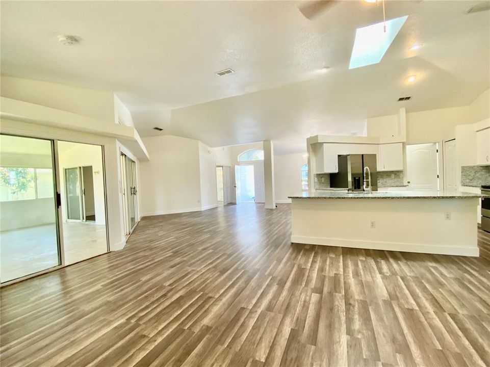 For Sale: $359,000 (3 beds, 2 baths, 1908 Square Feet)