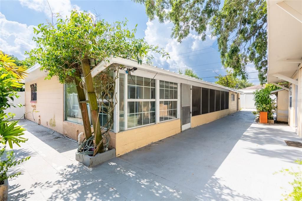 Active With Contract: $420,000 (3 beds, 2 baths, 1666 Square Feet)