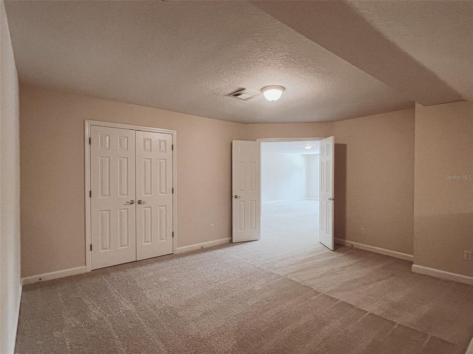 Spacious common area before the loft convertible fifth bedroom