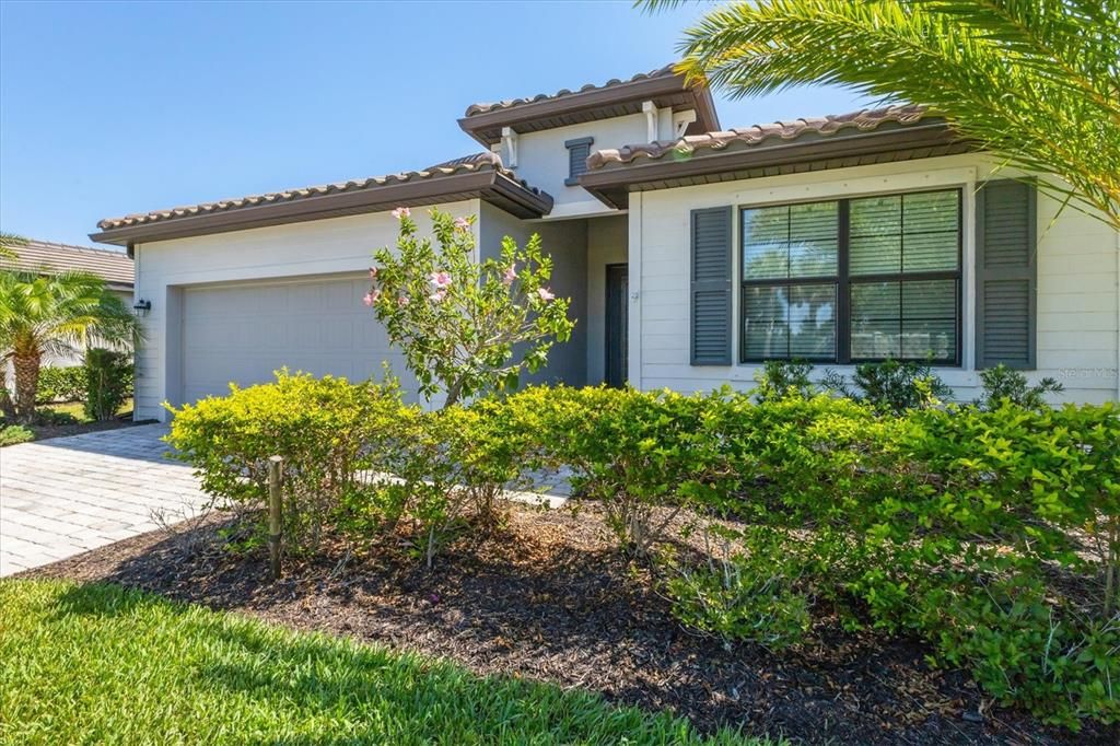 Active With Contract: $3,200 (3 beds, 3 baths, 2219 Square Feet)