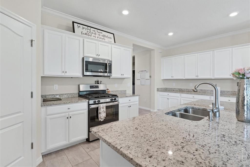 Active With Contract: $3,200 (3 beds, 3 baths, 2219 Square Feet)