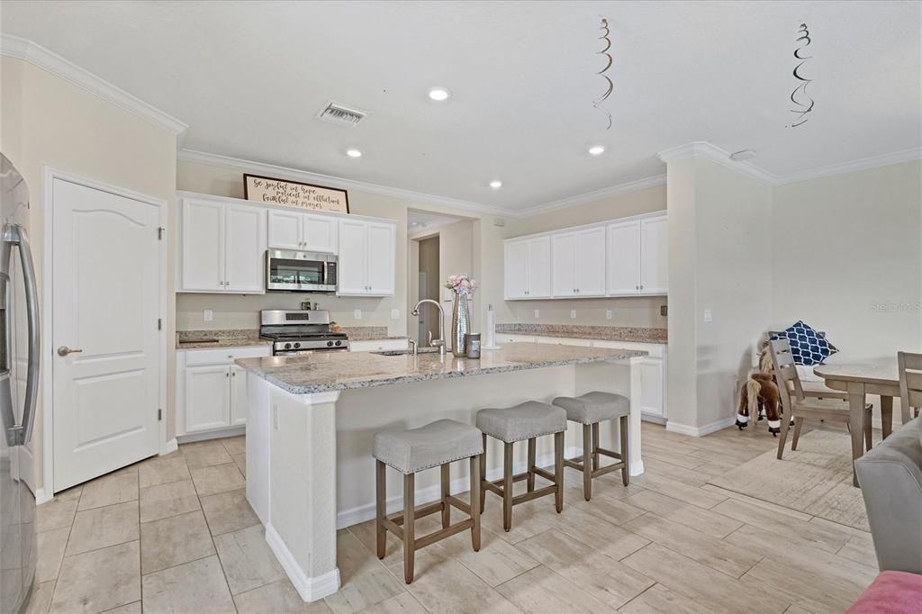 Active With Contract: $3,200 (3 beds, 3 baths, 2219 Square Feet)