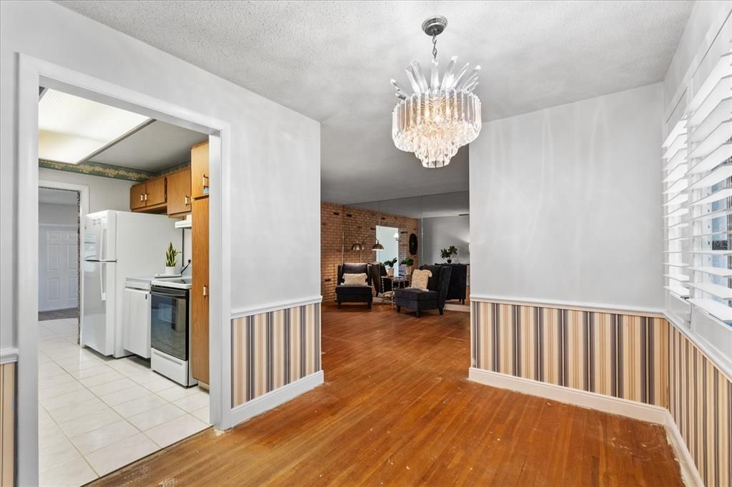 Active With Contract: $344,900 (2 beds, 2 baths, 1856 Square Feet)