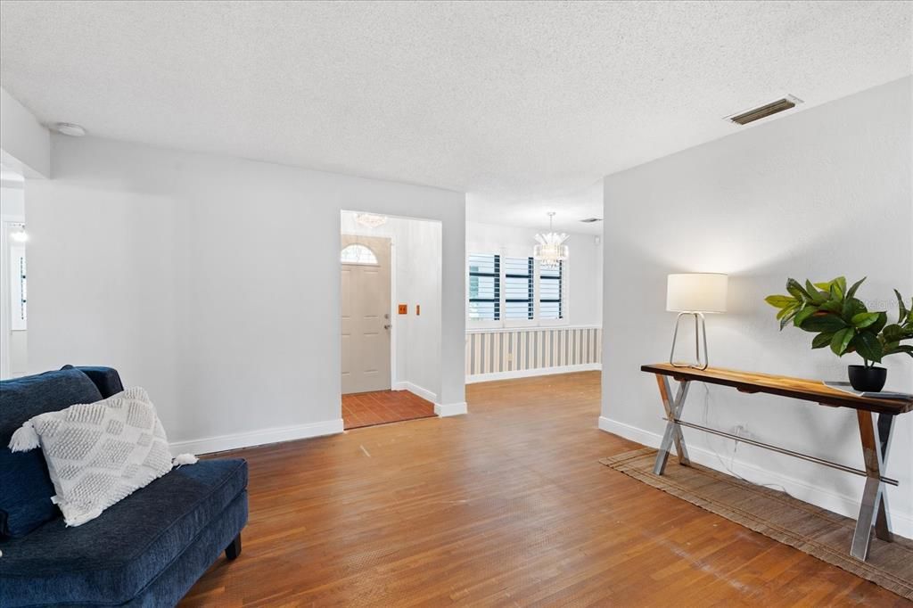 For Sale: $375,000 (2 beds, 2 baths, 1856 Square Feet)