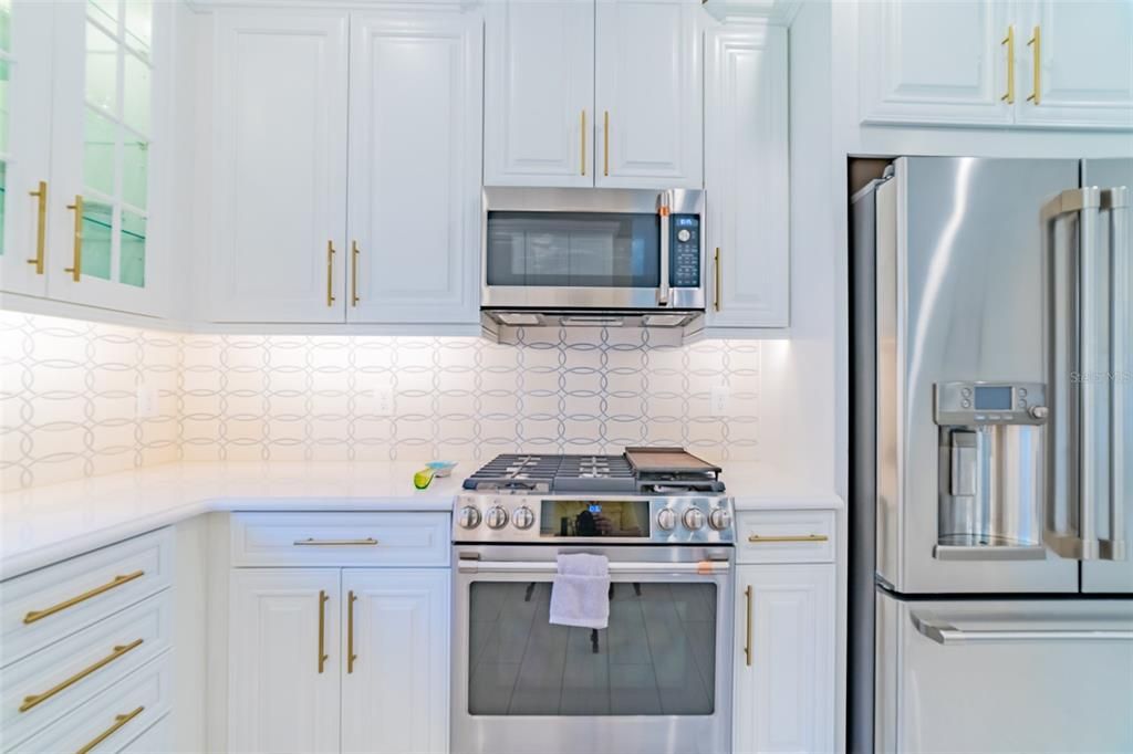 For Sale: $549,777 (2 beds, 2 baths, 1694 Square Feet)