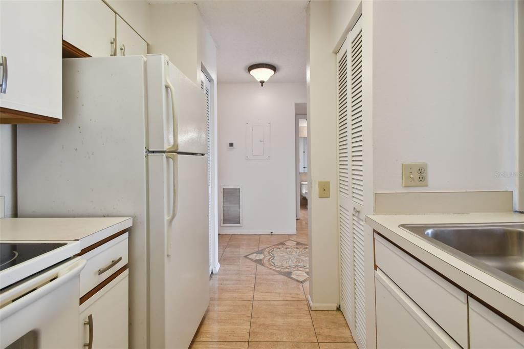 For Sale: $184,900 (1 beds, 1 baths, 750 Square Feet)