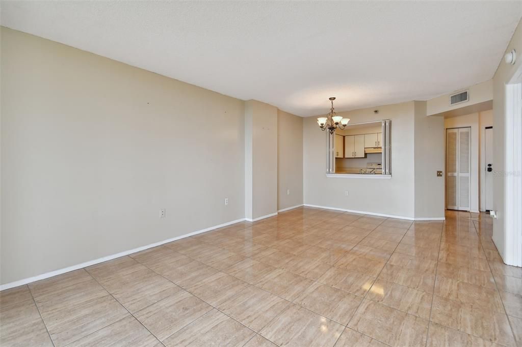 For Sale: $184,900 (1 beds, 1 baths, 750 Square Feet)