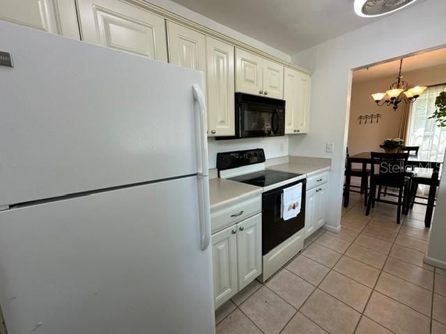 Active With Contract: $234,900 (3 beds, 2 baths, 1272 Square Feet)
