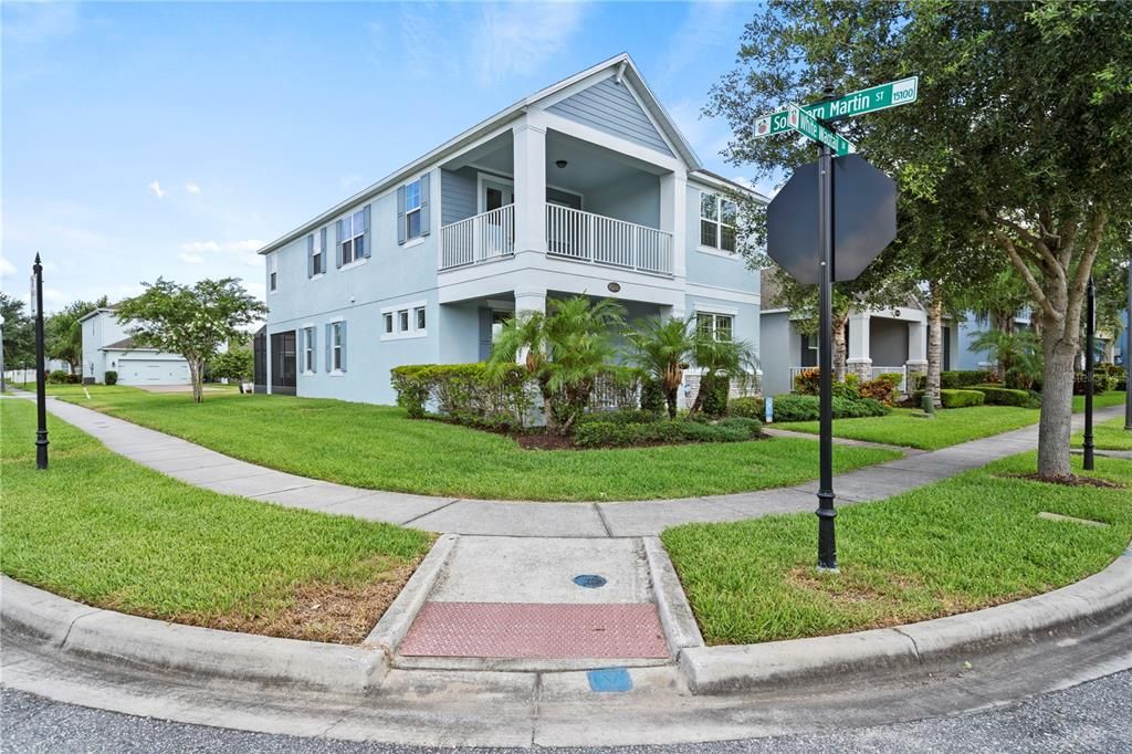 Active With Contract: $700,000 (3 beds, 3 baths, 2721 Square Feet)