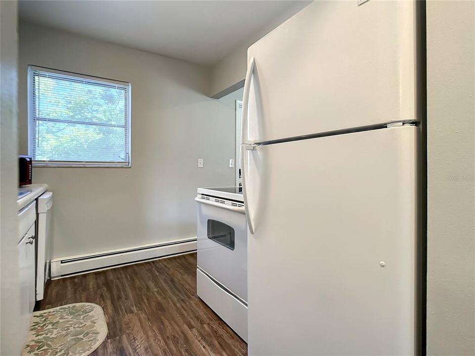 For Sale: $239,900 (2 beds, 1 baths, 868 Square Feet)