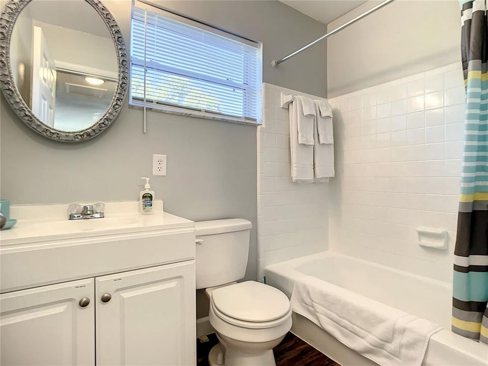 For Sale: $239,900 (2 beds, 1 baths, 868 Square Feet)