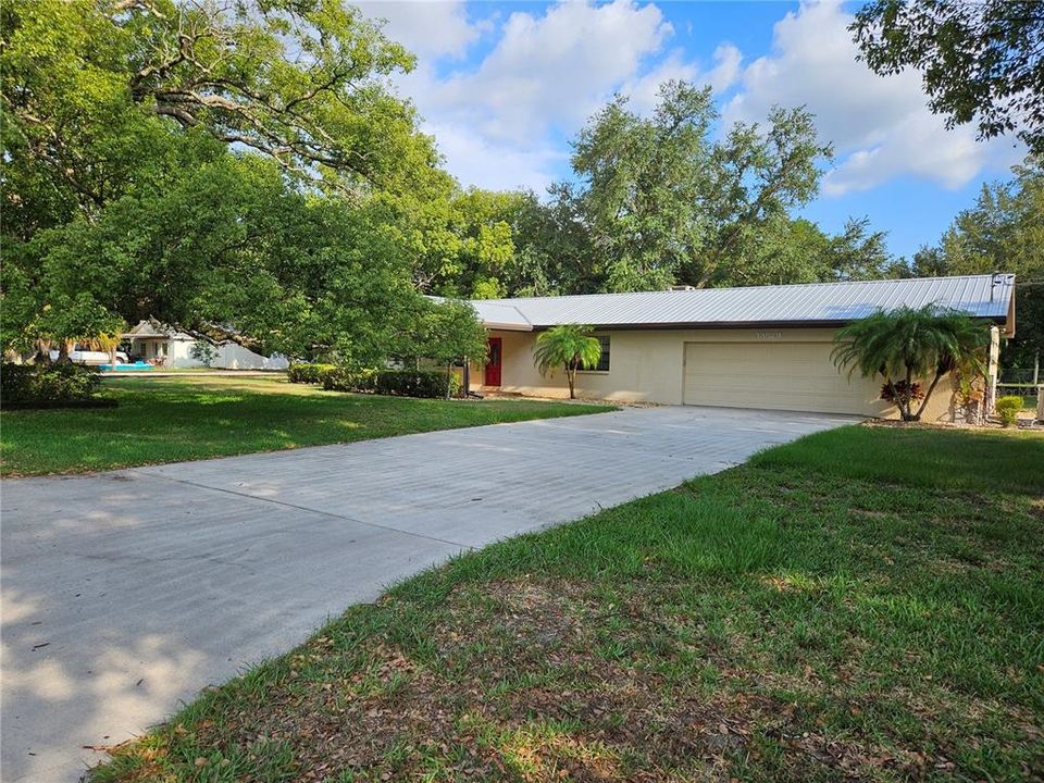 For Sale: $599,000 (3 beds, 3 baths, 1677 Square Feet)