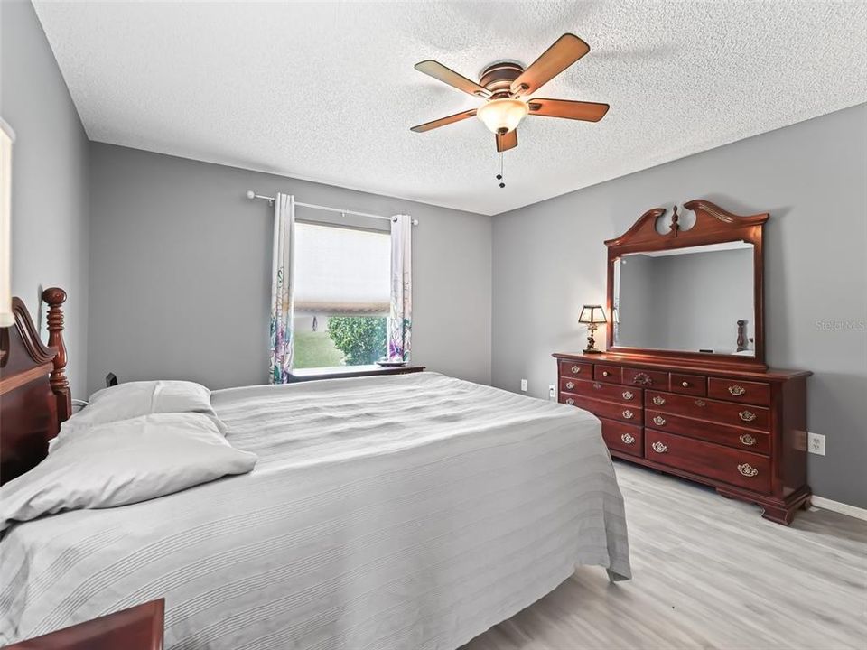 For Sale: $309,000 (2 beds, 2 baths, 1198 Square Feet)