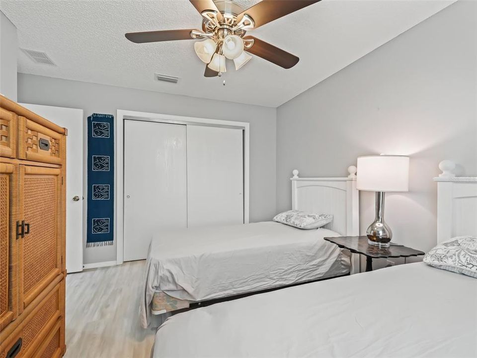 For Sale: $309,000 (2 beds, 2 baths, 1198 Square Feet)