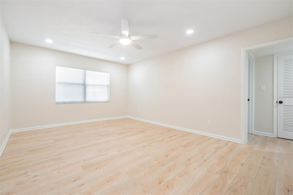 Recently Rented: $1,650 (1 beds, 1 baths, 837 Square Feet)