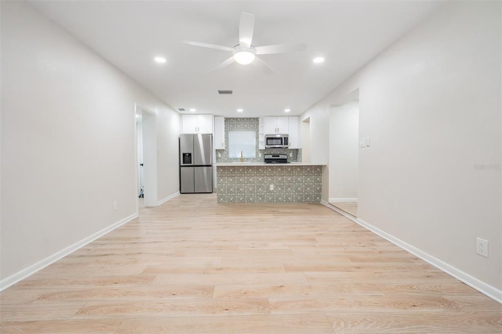 Recently Rented: $1,650 (1 beds, 1 baths, 837 Square Feet)