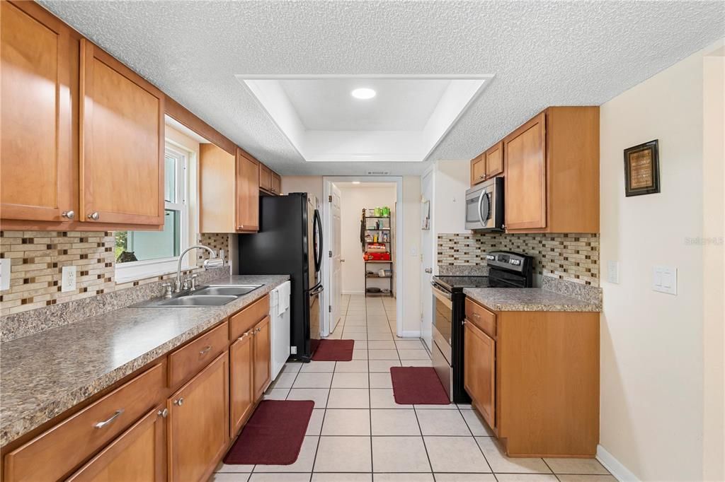 Active With Contract: $365,000 (3 beds, 2 baths, 1560 Square Feet)