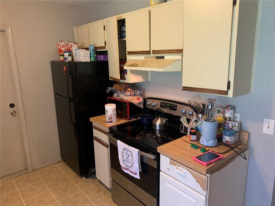 For Sale: $149,900 (2 beds, 1 baths, 857 Square Feet)