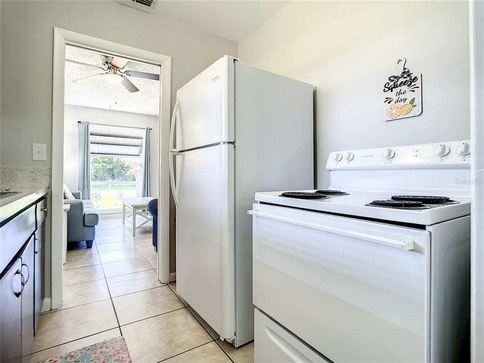 For Sale: $239,900 (2 beds, 1 baths, 825 Square Feet)