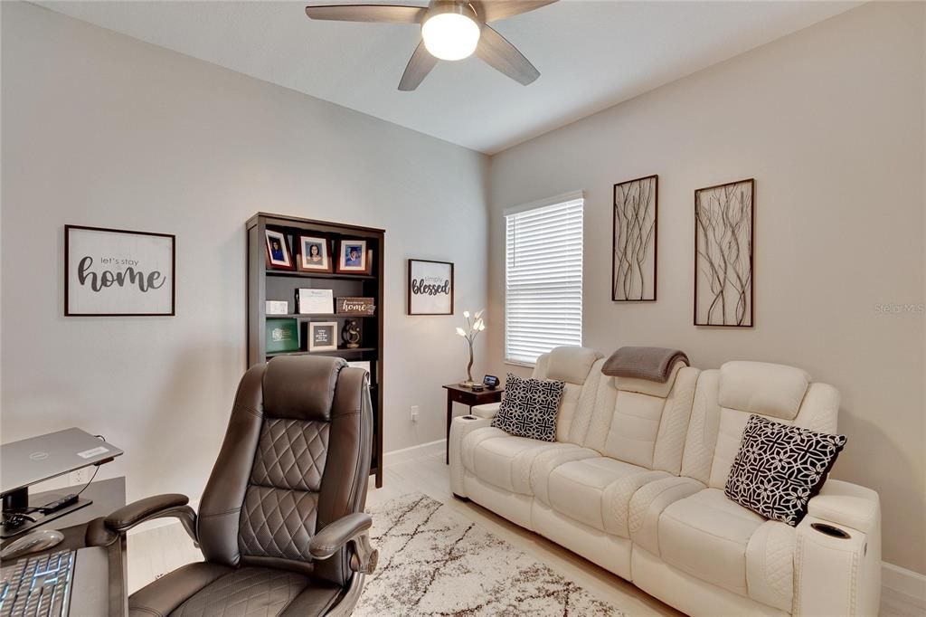 Active With Contract: $550,000 (4 beds, 3 baths, 2805 Square Feet)