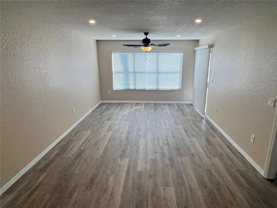 For Sale: $279,900 (1 beds, 1 baths, 820 Square Feet)