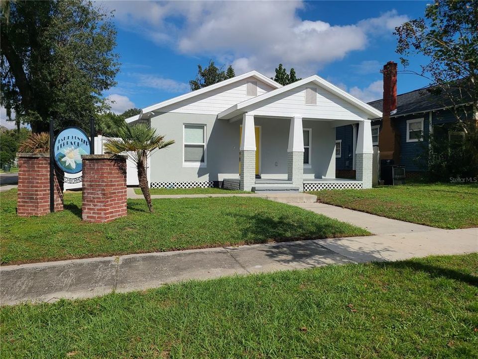 For Sale: $279,000 (3 beds, 2 baths, 1269 Square Feet)