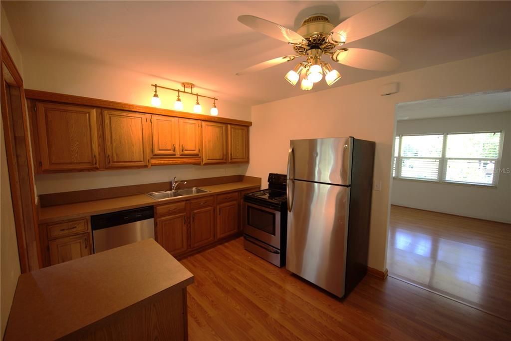 Recently Rented: $2,100 (2 beds, 1 baths, 768 Square Feet)