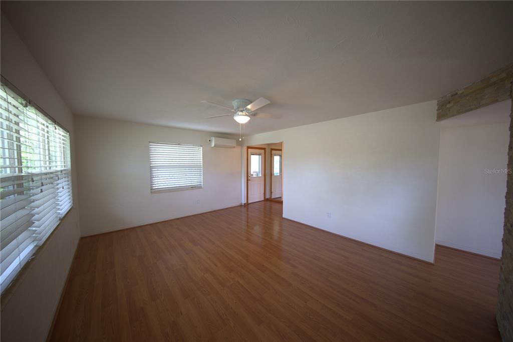 Active With Contract: $2,100 (2 beds, 1 baths, 768 Square Feet)