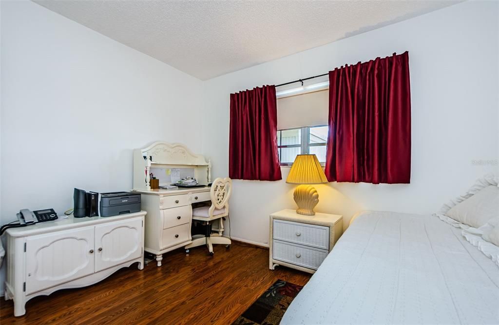 For Sale: $200,000 (2 beds, 2 baths, 935 Square Feet)