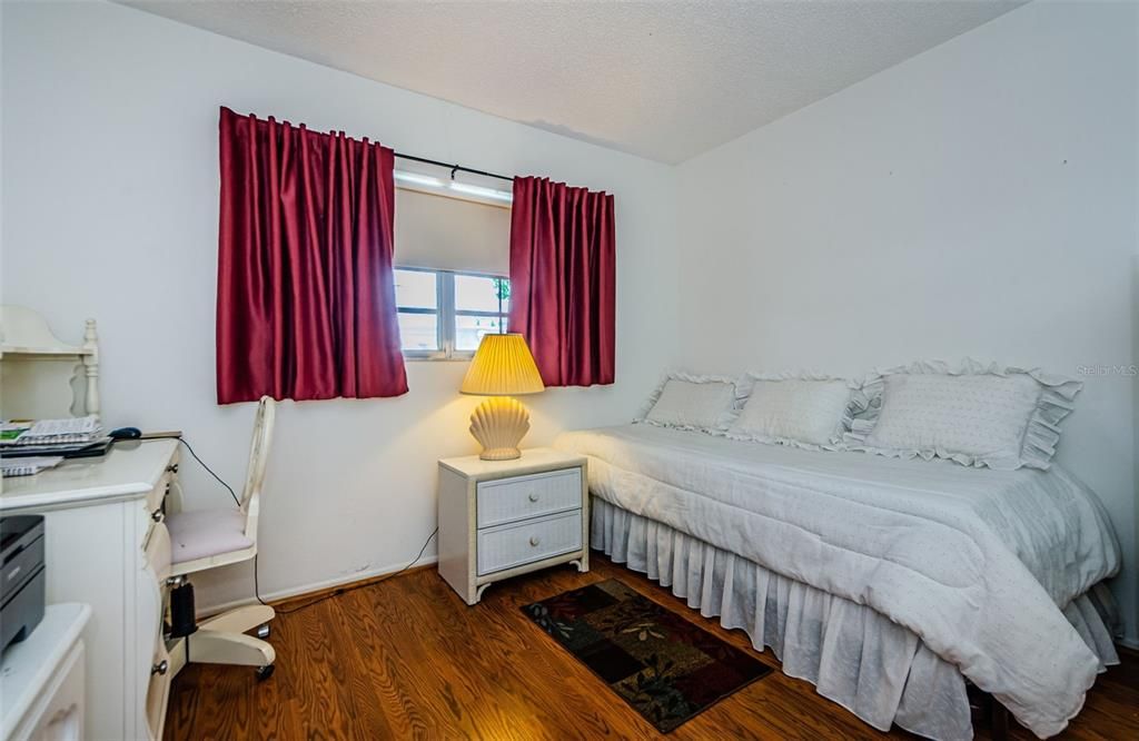 For Sale: $200,000 (2 beds, 2 baths, 935 Square Feet)