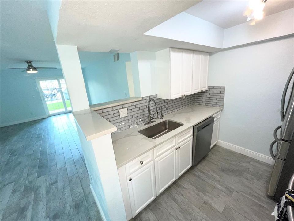 For Rent: $3,095 (2 beds, 1 baths, 929 Square Feet)