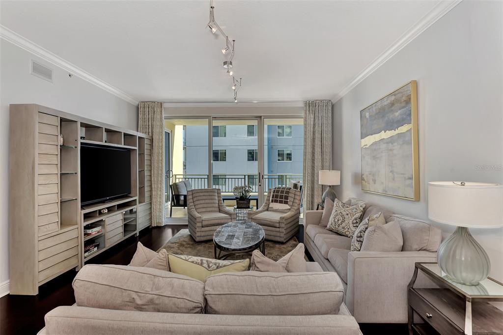 For Sale: $1,099,000 (2 beds, 2 baths, 1725 Square Feet)